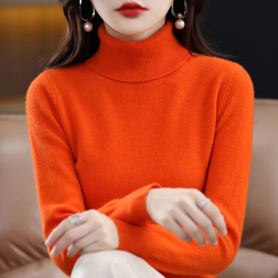 Pull femme élégant col roulé, profil stylé, soulignant le confort et la qualité hivernale du vêtement.
