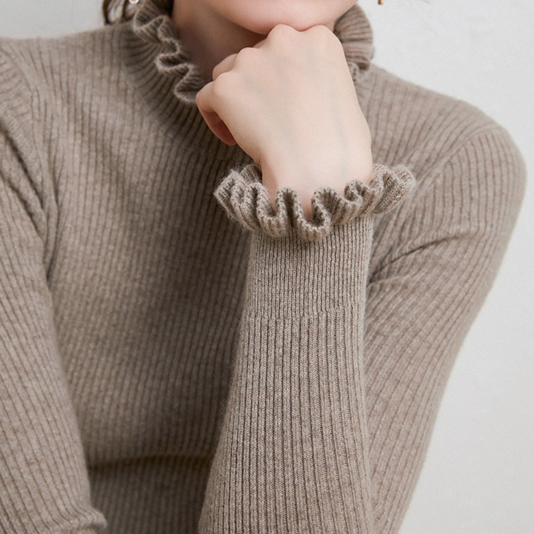 Pull col roulé femme élégant et confortable, idéal mode hiver/automne. Un essentiel chic.