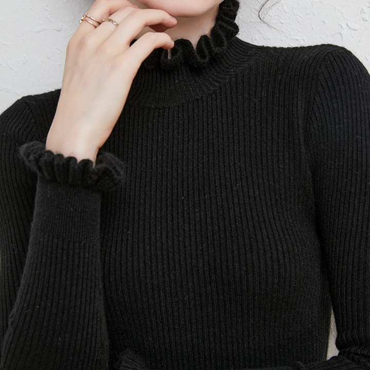 Pull femme chic col roulé, polyvalent pour une tenue quotidienne ou une occasion spéciale.