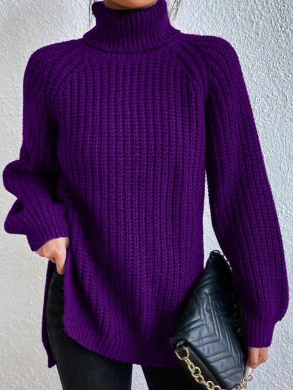 Pull oversize femme décontracté, col roulé. Ourlet fendu, idéal pour un look hiver élégant et confort.