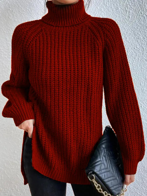 Haut femme long et élégant. Pull col roulé avec manches raglan et ourlet fendu, parfait pour l'hiver.