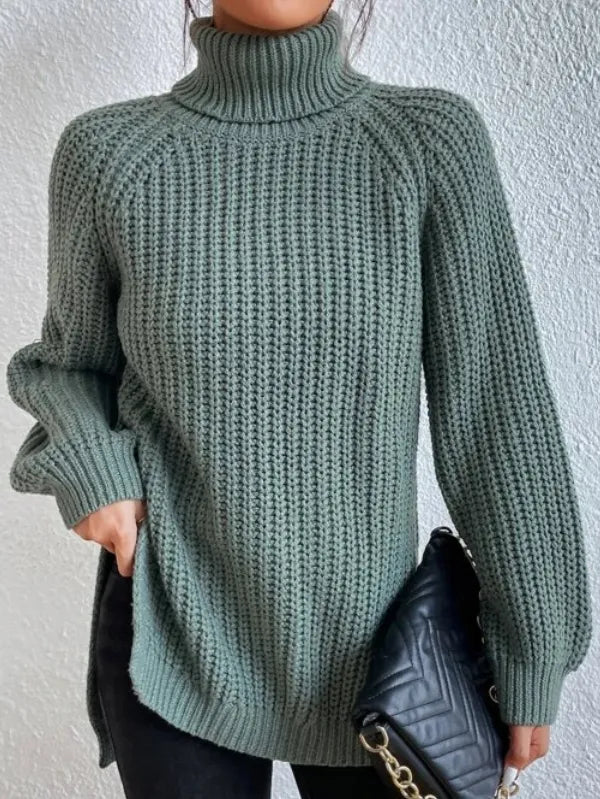 Pull décontracté femme, manches raglan et col roulé. Style hivernal, ourlet fendu pour le confort.