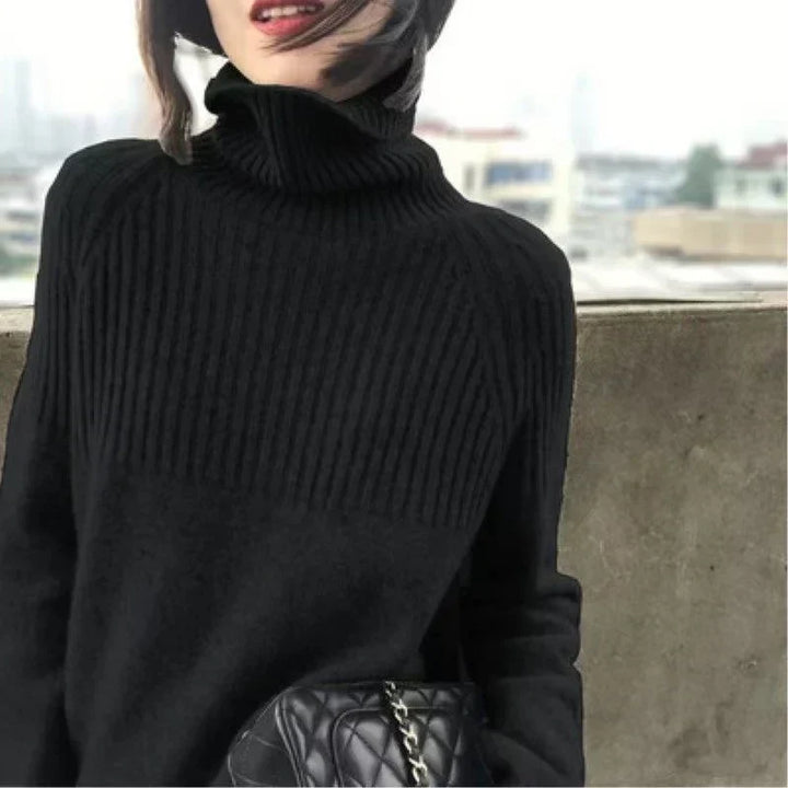 Chandail femme doux à col roulé, idéal pour une tenue décontractée et polyvalente en mode hiver.