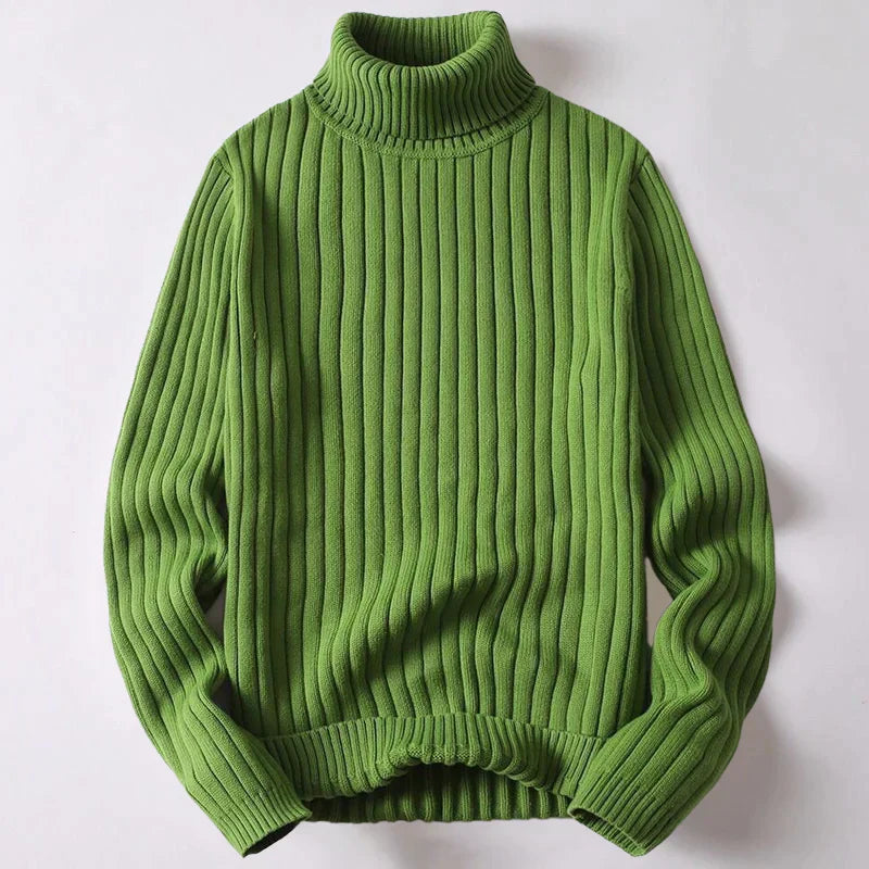 Pull col roulé homme sophistiqué, idéal pour un look hivernal élégant. Vêtement masculin mode et intemporel.