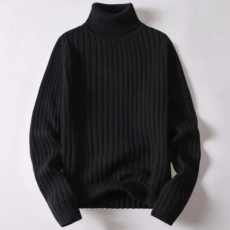 Homme portant un pull col roulé hivernal, style élégant et décontracté. Vêtement masculin confortable pour le quotidien.