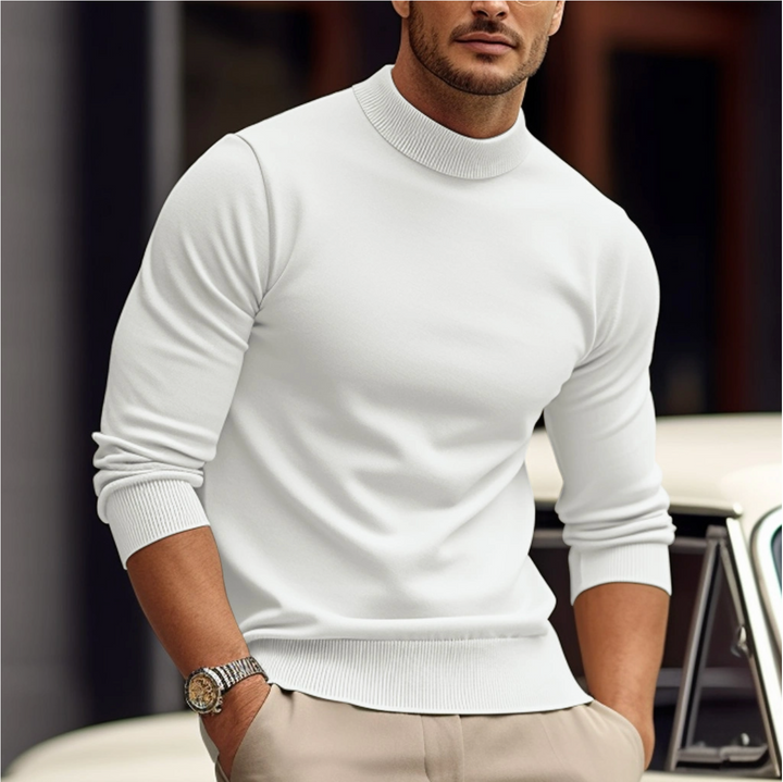 Détail du col roulé doux et confortable du pull homme Leonardo, essentiel pour un hiver chic et moderne.