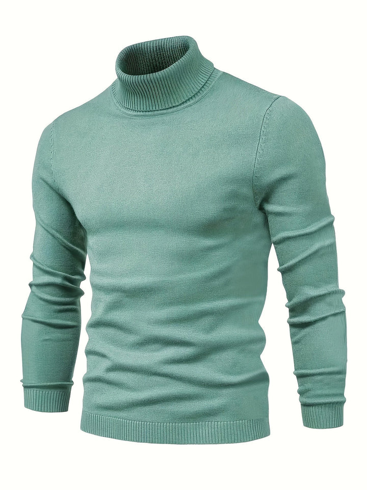 Silhouette masculine en pull col roulé bordeaux, associé à un pantalon. Style hivernal chic, confortable et moderne pour homme.