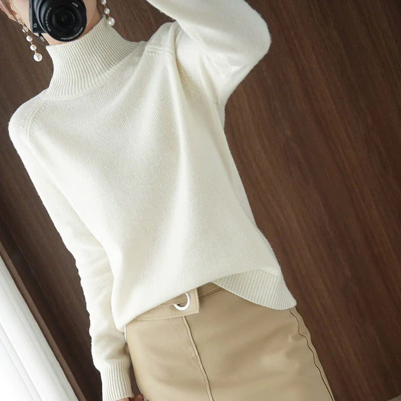 Pull col roulé en cachemire beige, coupe ample, douceur et élégance pour femmes, parfait pour les tenues chic et confortables