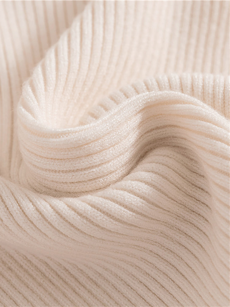 "Pull col roulé femme, élégant et doux, en cachemire et laine, idéal pour automne et hiver, couleur neutre et classique."