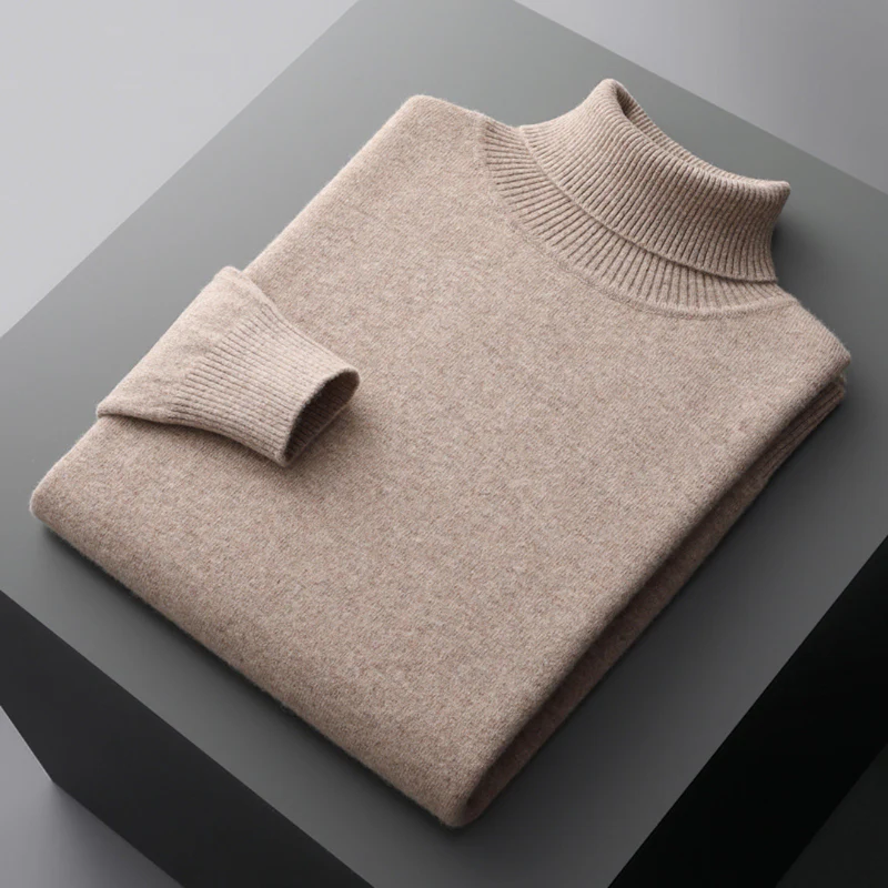 "Pull col roulé homme élégant en laine mérinos, couleur unie, coupe ajustée, parfait pour un style raffiné et confortable."