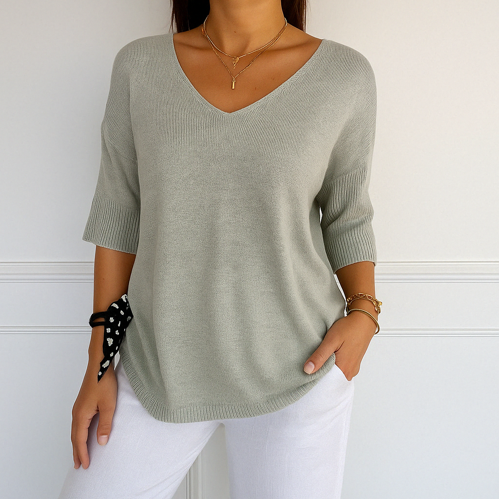 Haut femme doux Col V Coraline, confortable et élégant, vêtement idéal pour automne et hiver.