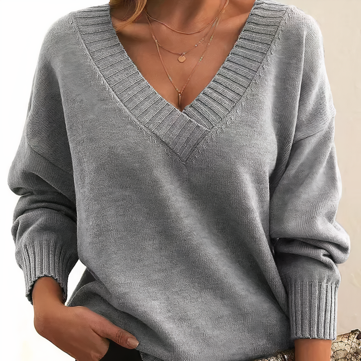 Pull femme chic à col V, doux au toucher et chaud, parfait pour l'élégance quotidienne.