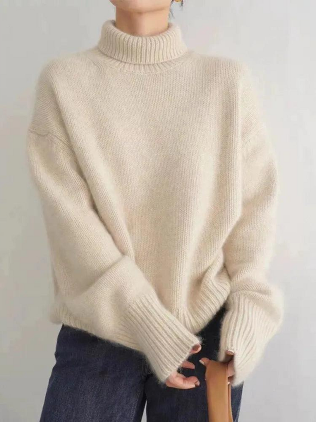 Pull femme à col roulé, doux et élégant, parfait pour l'hiver; couleur neutre, coupe moderne et polyvalente pour diverses ten