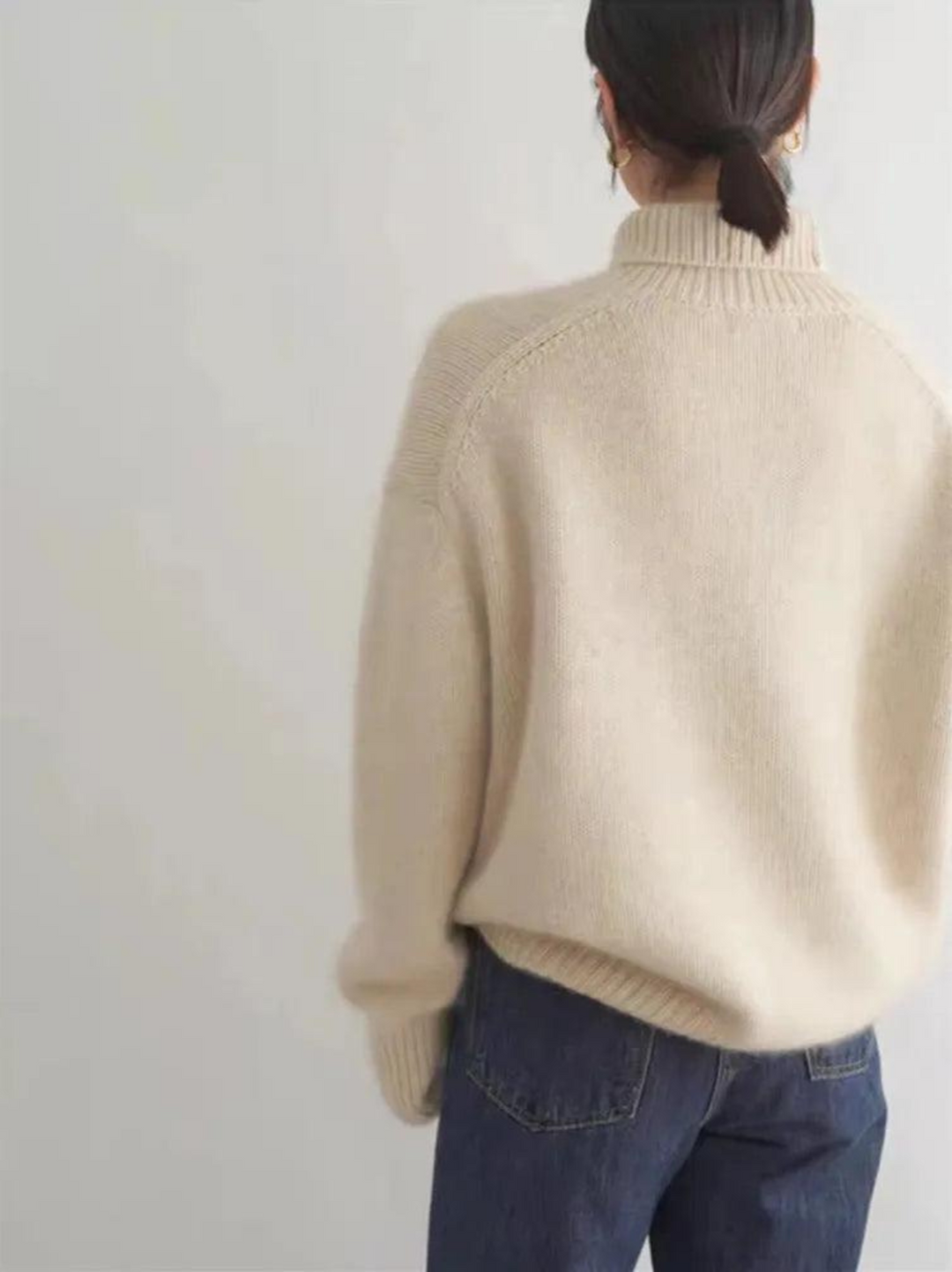 Pull femme à col roulé, doux et élégant, parfait pour l'hiver; couleur neutre, coupe moderne et polyvalente pour diverses ten