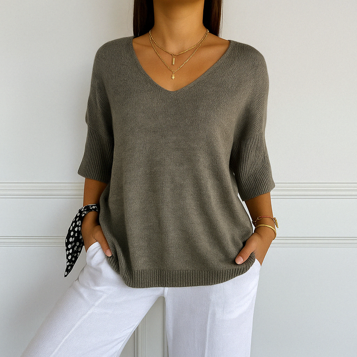 Pull femme col V, maille fine, doux et élégant.  Coupe fluide, confortable.  Parfait pour toutes les occasions.