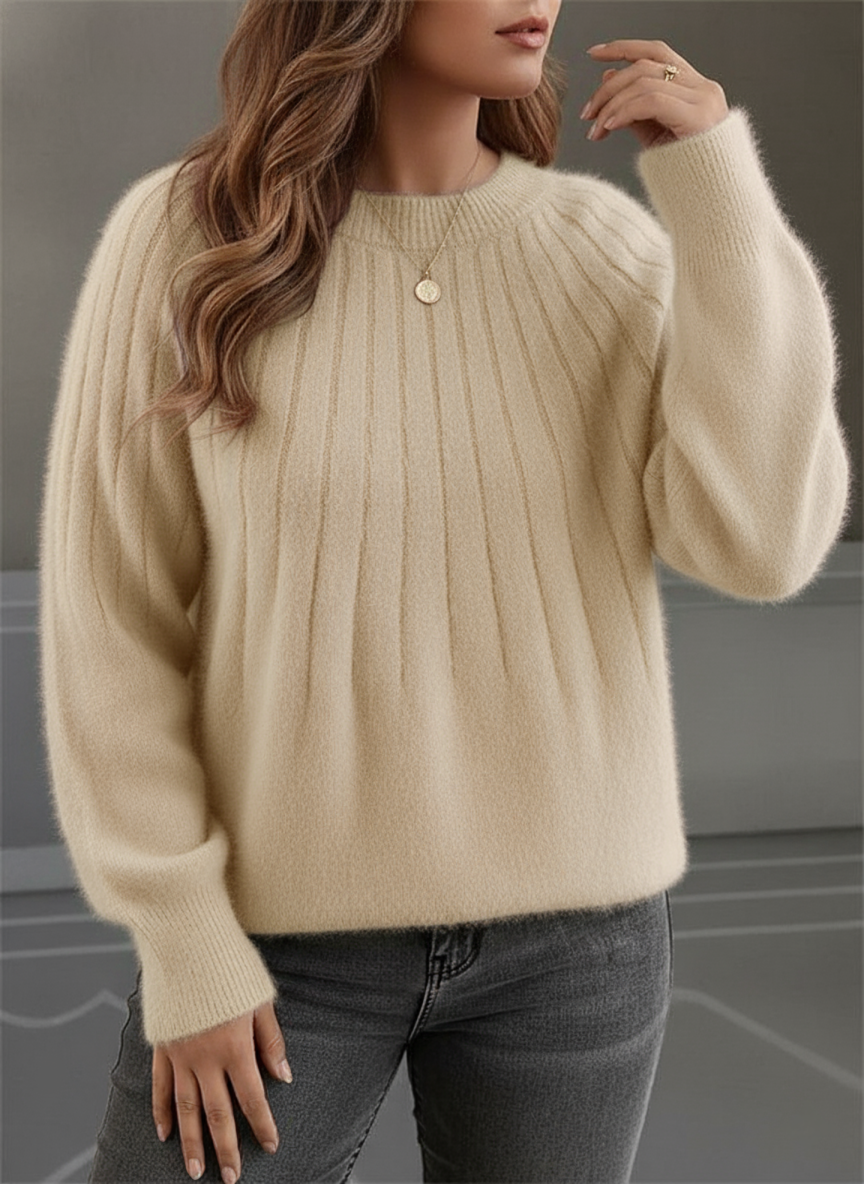 Pull femme col rond côtelé vue de dos. Un vêtement chic et confortable, idéal pour un style décontracté.