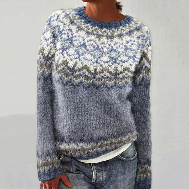 Femme portant un pull doux et élégant, montrant la coupe confortable et le style chic pour l'hiver.