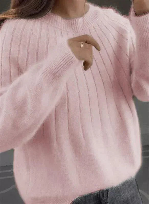 Pull femme tricoté doux, confortable et élégant, parfait pour le style quotidien en automne/hiver.