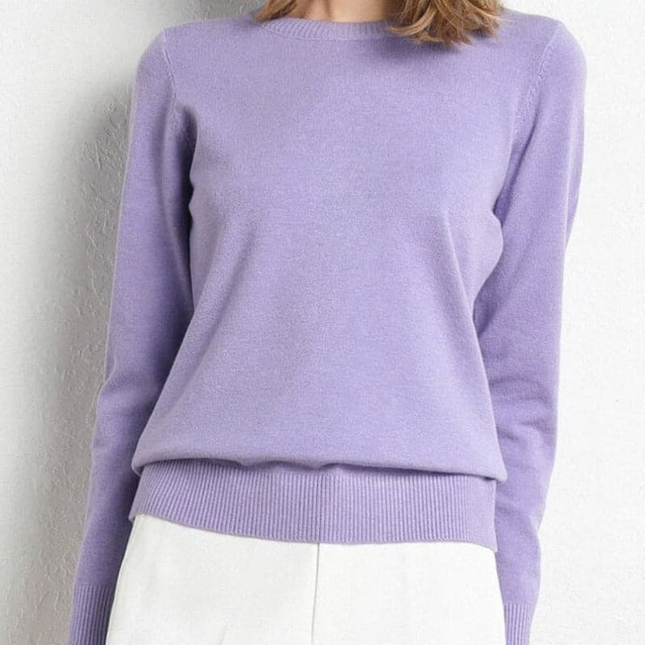 Pull femme en laine douce, coupe flatteuse.  Chaleur et style pour l'automne/hiver.