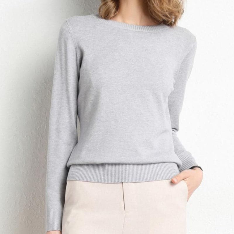 Pull femme en laine douce, coupe flatteuse.  Chaleur et style pour l'automne/hiver.