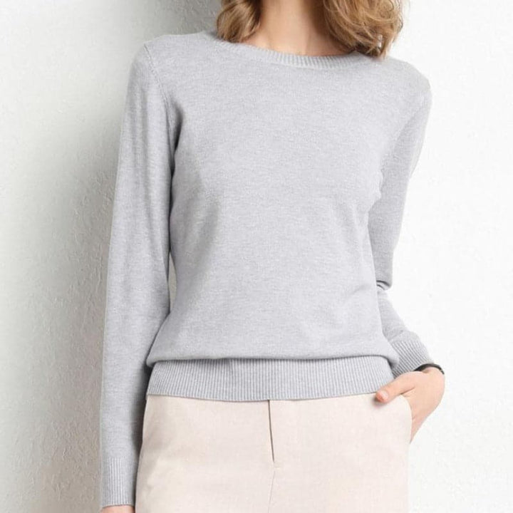 Pull femme en laine douce, coupe flatteuse.  Chaleur et style pour l'automne/hiver.