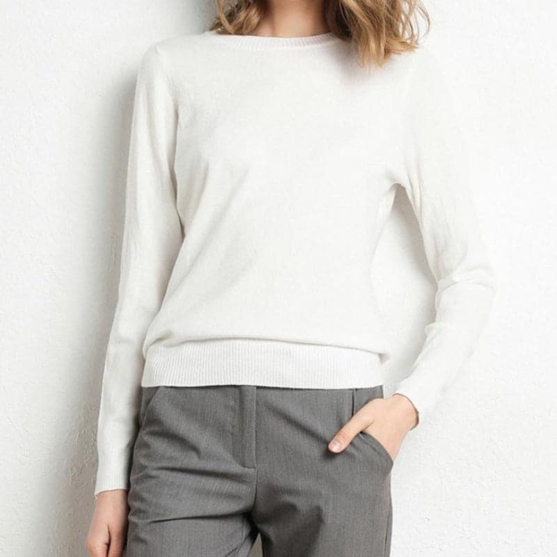 Pull femme en laine douce, coupe flatteuse.  Chaleur et style pour l'automne/hiver.