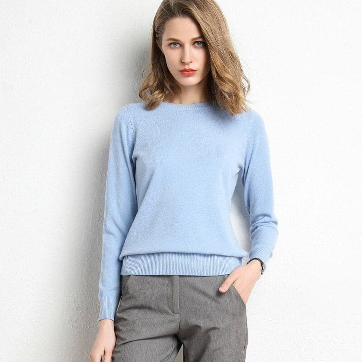 Pull femme en laine douce, coupe flatteuse.  Chaleur et style pour l'automne/hiver.