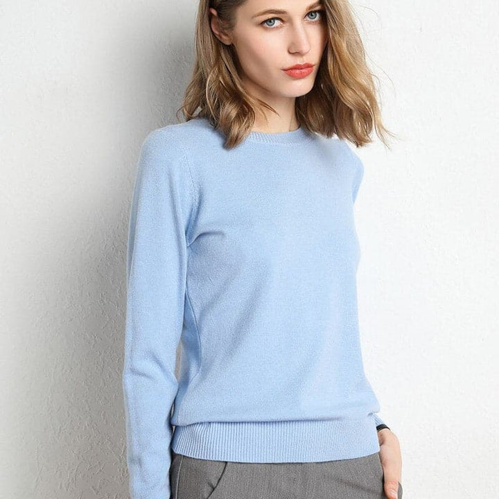 Pull femme en laine douce, coupe flatteuse.  Chaleur et style pour l'automne/hiver.