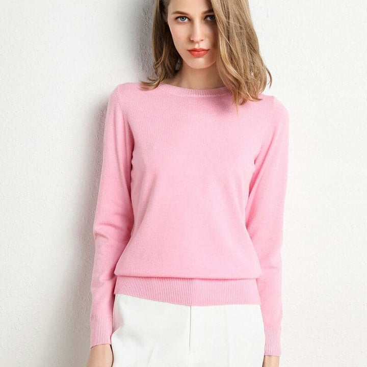 Pull femme en laine douce, coupe flatteuse.  Chaleur et style pour l'automne/hiver.