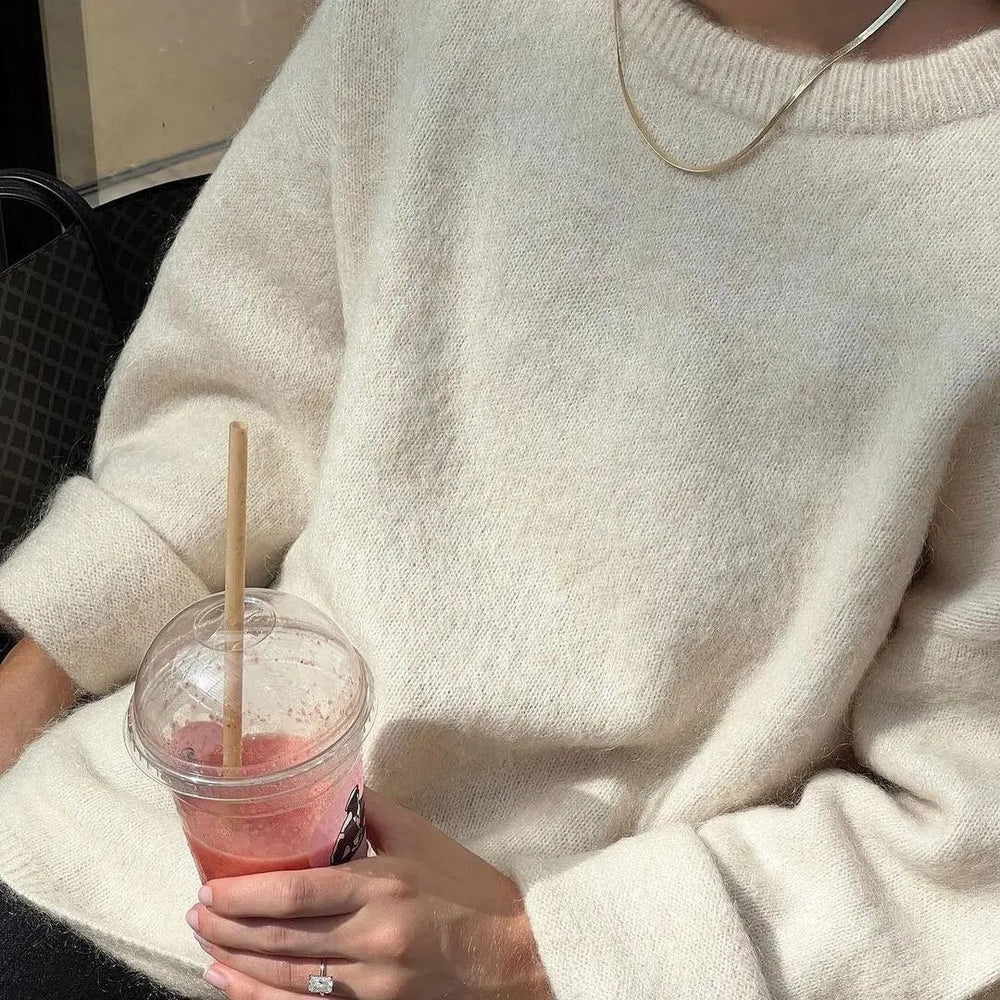 "Pull femme en laine douce, élégant, coupe ajustée, parfait pour toute saison, apportant confort et style intemporel."
