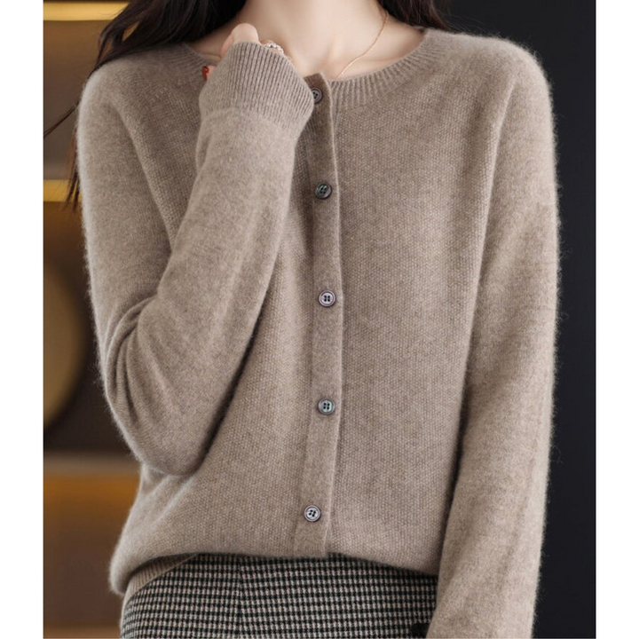 Pull femme en laine mérinos, col rond, chaud et élégant.  Parfait pour l'hiver.