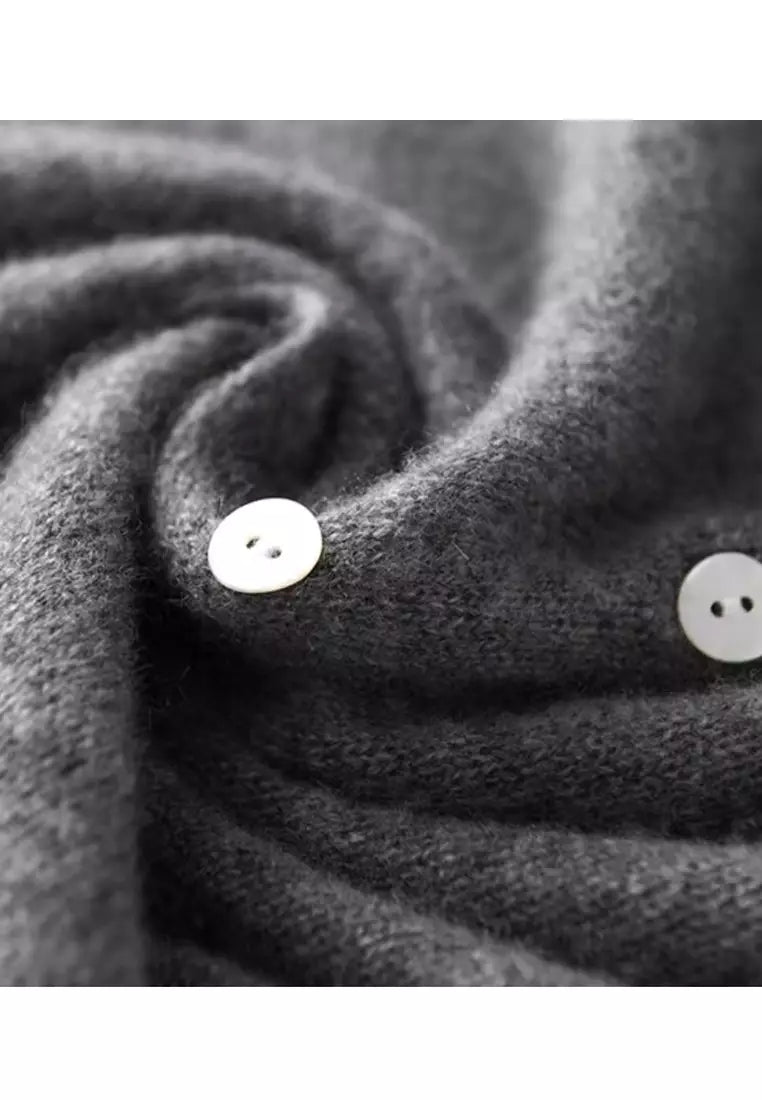 Chandail stylé pour femme, maille élégante offrant chaleur pour un look automnal tendance et mode féminine.