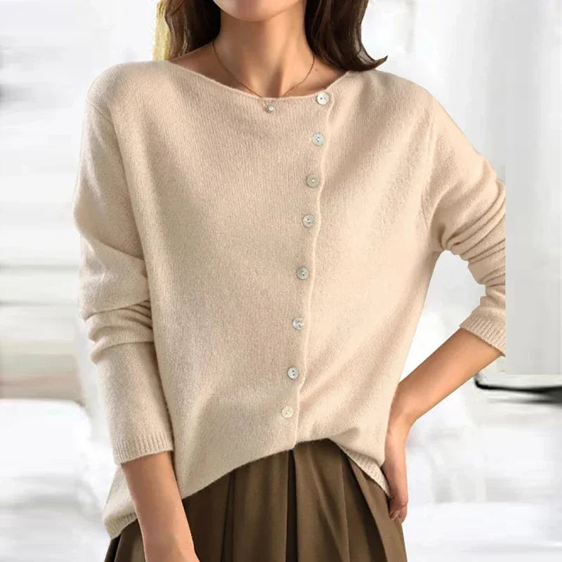 Maille élégante femme, pull chaud et stylé pour un look automnal parfait, polyvalent et confortable.