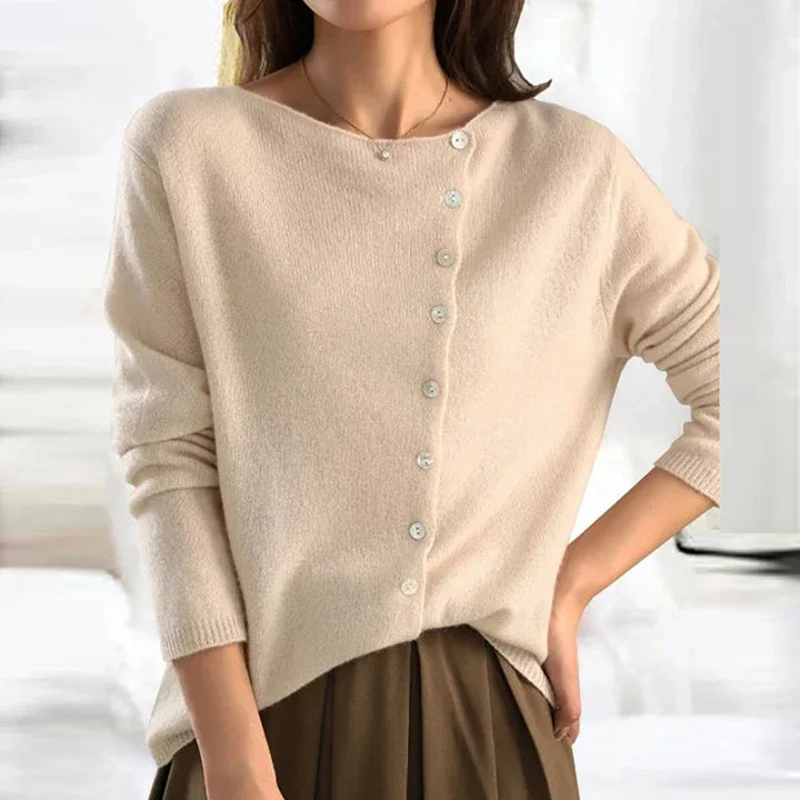 Maille élégante femme, pull chaud et stylé pour un look automnal parfait, polyvalent et confortable.