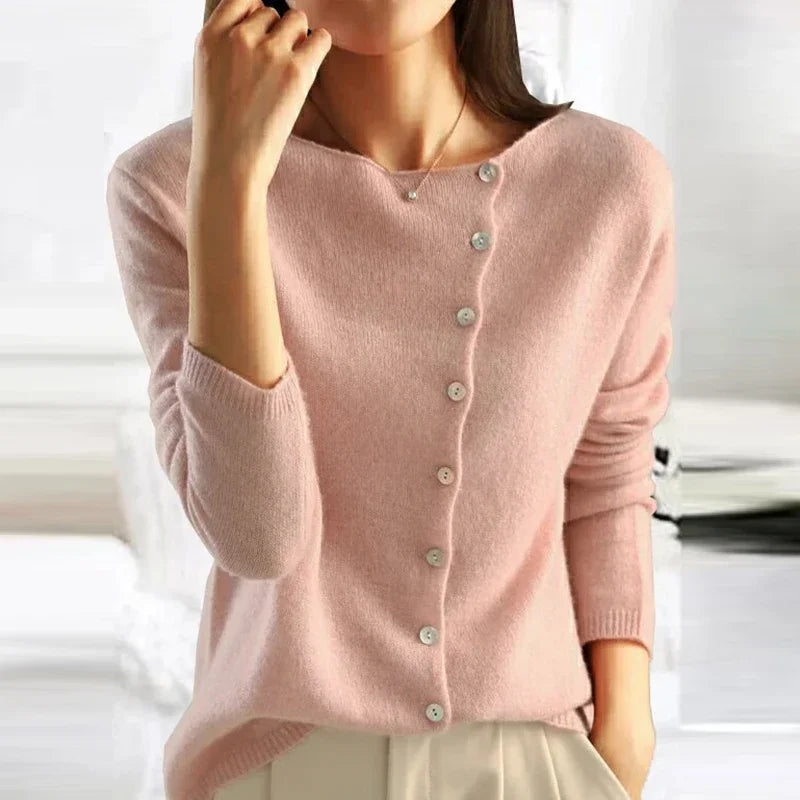 Pull femme en maille confortable, haut automne stylé pour une mode féminine décontractée et tendance.