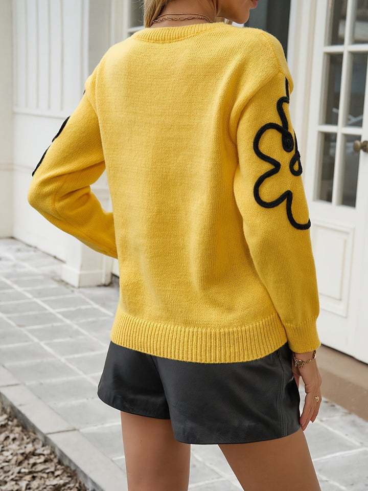Pull femme doux et confortable à broderie florale, manches longues, col rond. Style versatile.