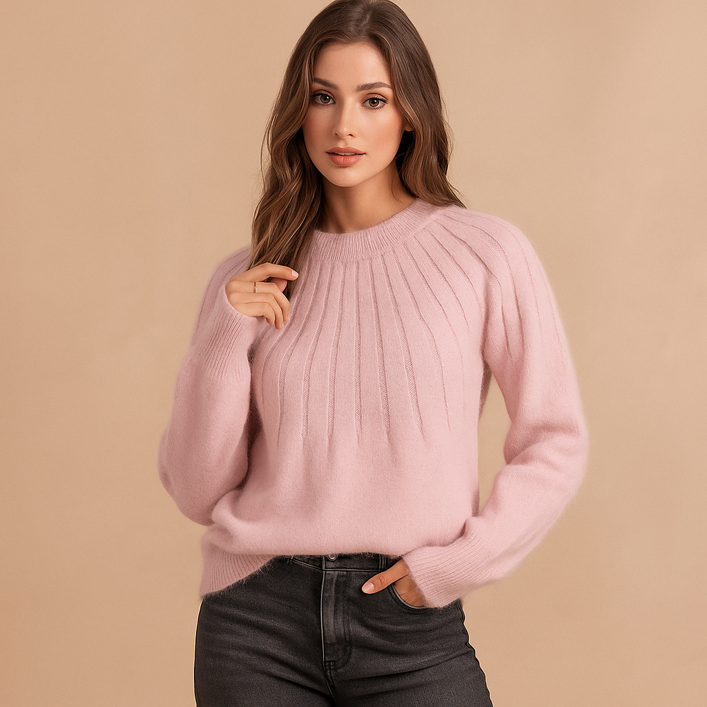Pull femme élégant à col rond plissé, style chic et unique. Parfait pour l'automne-hiver.