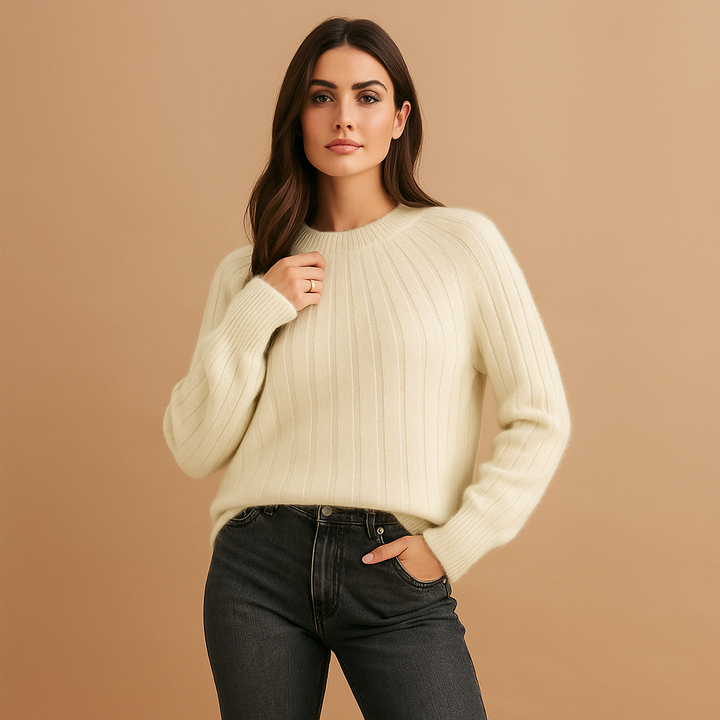Haut plissé à col rond pour femme, apportant une touche chic et raffinée à votre garde-robe.