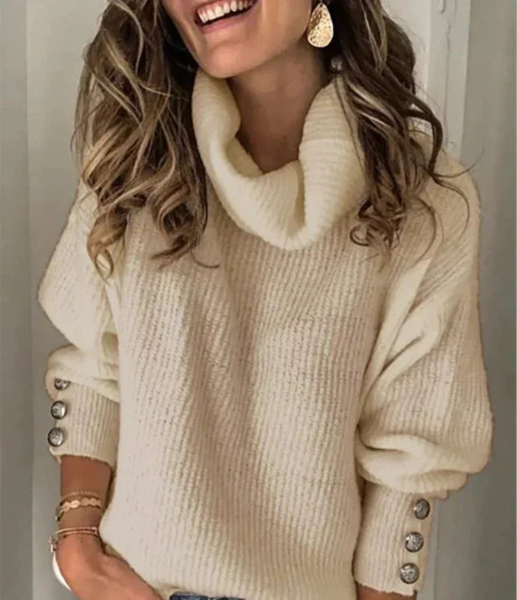 Pull femme col roulé élégant, boutonné, en tricot doux. Confort chic et mode pour vos tenues hivernales quotidiennes.