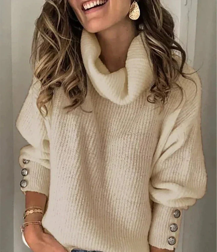 Pull femme col roulé élégant, boutonné, en tricot doux. Confort chic et mode pour vos tenues hivernales quotidiennes.