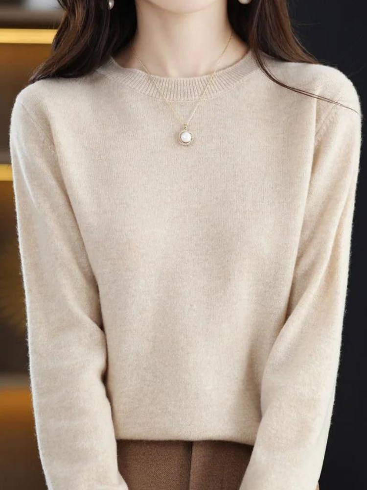 Tricot femme chic à manches longues, parfait pour une tenue décontractée et sophistiquée.