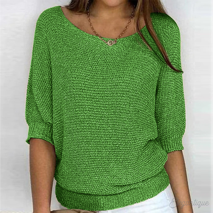 Pull femme décontracté pour un look automne moderne. Chandail confortable et élégant, idéal mode hiver.