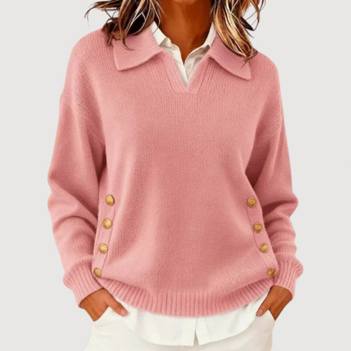 Pull femme moderne à manches longues et col boutonné, alliant confort et style sophistiqué d'automne.
