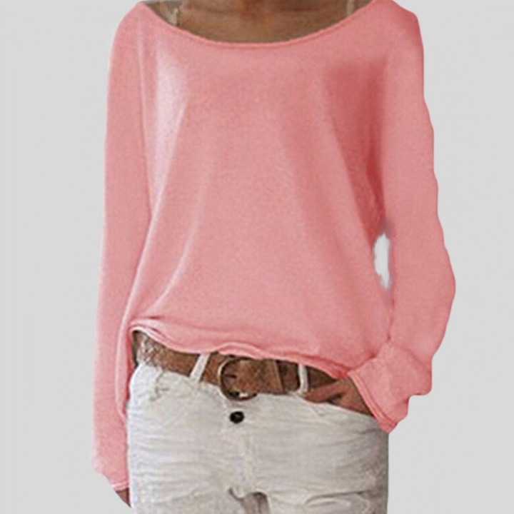 Pull femme élégant à épaules dénudées, manches longues. Style chic et confortable pour une mode décontractée.