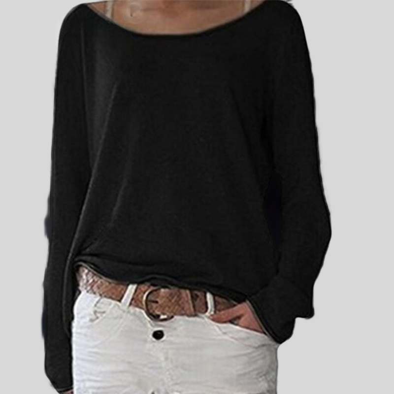 Pull femme à épaules dénudées, manches longues. Confortable et élégant, idéal pour une tenue décontractée chic et moderne.