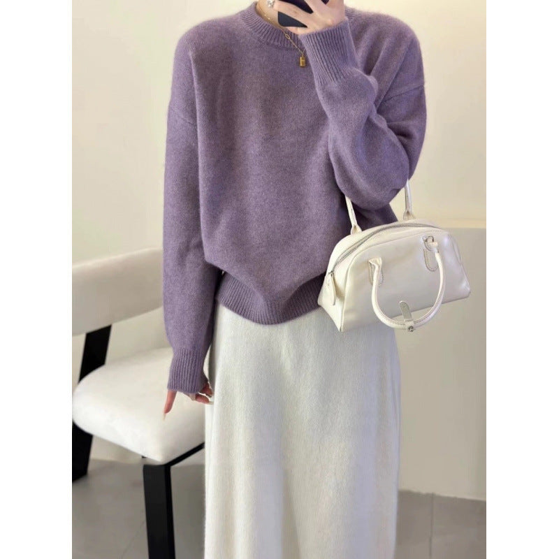 Mode femme automne : pull ample à col rond, très confortable et élégant pour le quotidien.