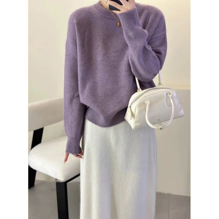 Mode femme automne : pull ample à col rond, très confortable et élégant pour le quotidien.