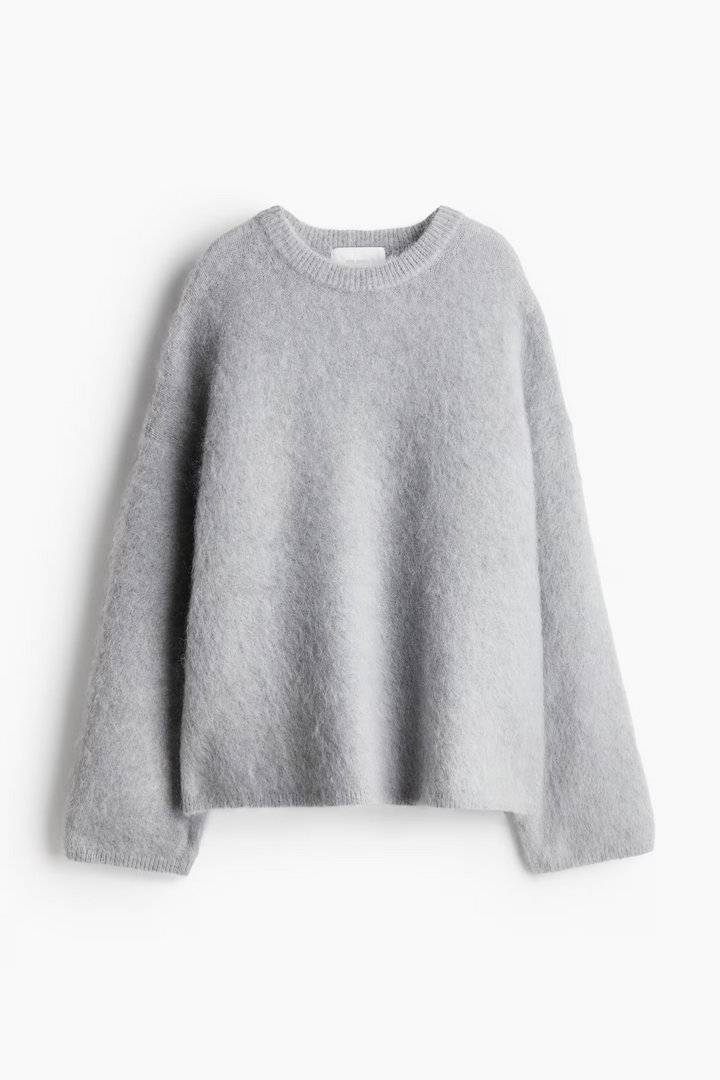 Pull femme coupe ample et décontractée, très confortable, idéal pour les journées froides.