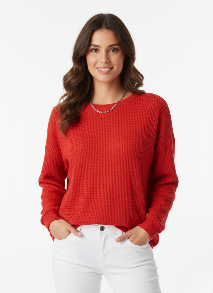 Vêtement femme casual: pull maille gaufre oversize et confortable à manches longues.