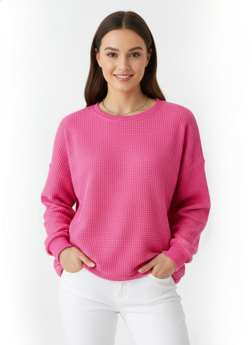 Look décontracté avec ce pull femme oversize en maille gaufre, ultra confortable et stylé.